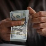 القبض على متهم قام بسرقة مبلغ مالي قدره (٥٥ مليون دينار عراقي ) و(١٢ ألف دولار أمريكي ) في الحلة