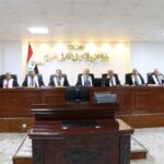 “الزفت والتراب” يستخدمان بتبليط شوارع كربلاء.. رسالة مواطن الى المحافظ (فيديو)