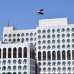 ترمب يلوّح بفرض رسوم 25 % على «أبل» إذا لم تُنتج «آيفون» محلياً